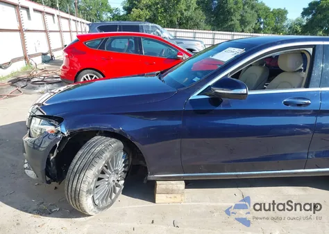 2015 Mercedes-Benz C 300 4Matic/Luxury 4Matic/Sport 4Matic из США, поврежденный, VIN 55SWF4KB2FU027644